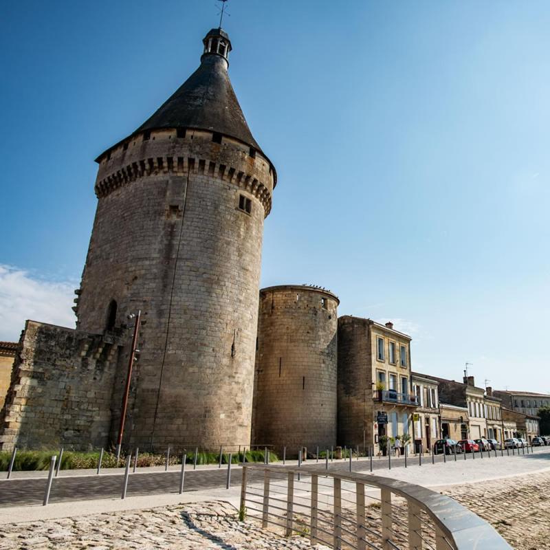 Logis Hotel De La Tour ลีบอร์น ภายนอก รูปภาพ