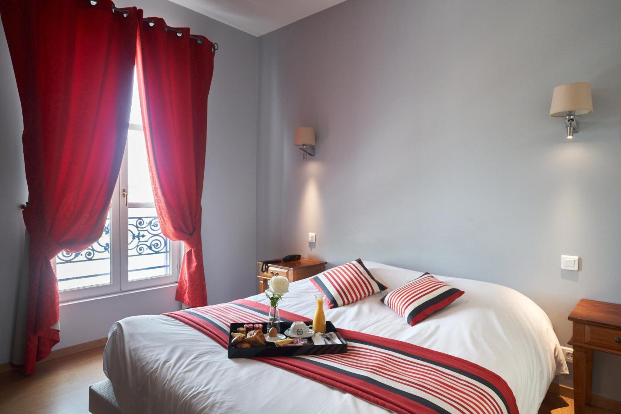 Logis Hotel De La Tour ลีบอร์น ภายนอก รูปภาพ