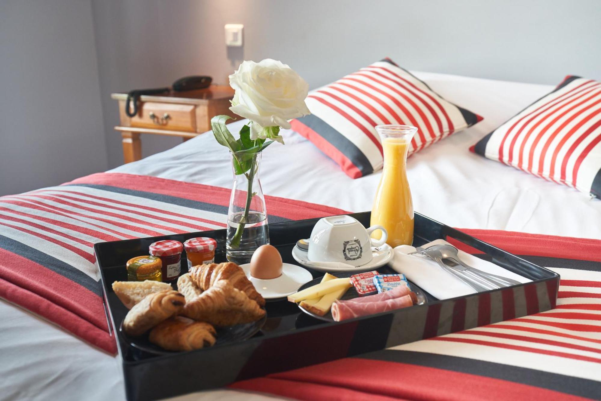 Logis Hotel De La Tour ลีบอร์น ภายนอก รูปภาพ