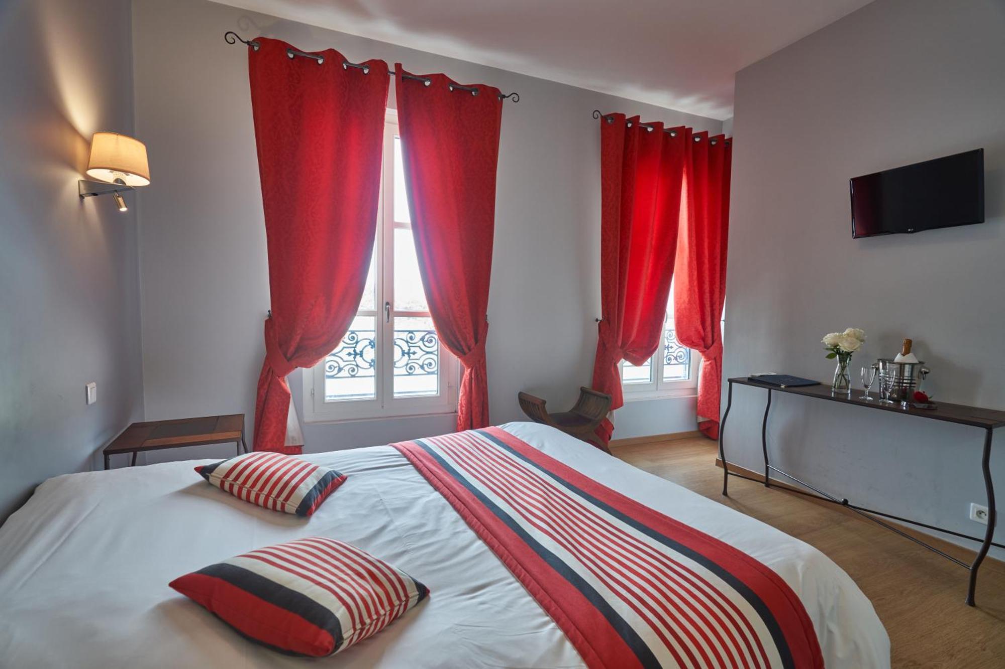 Logis Hotel De La Tour ลีบอร์น ภายนอก รูปภาพ
