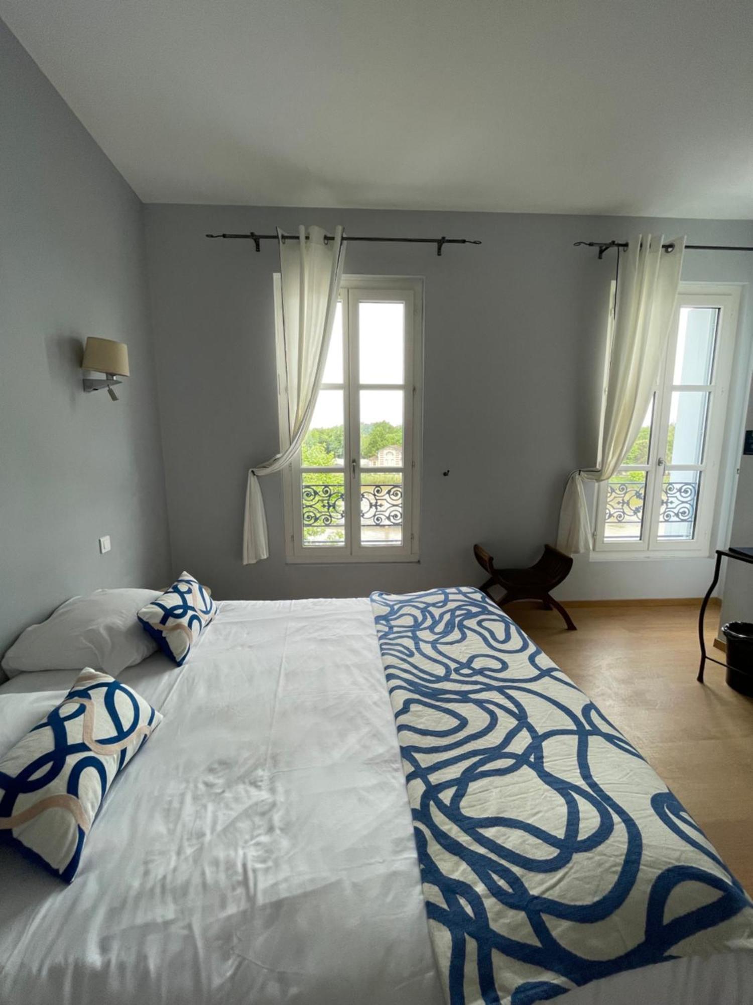 Logis Hotel De La Tour ลีบอร์น ภายนอก รูปภาพ