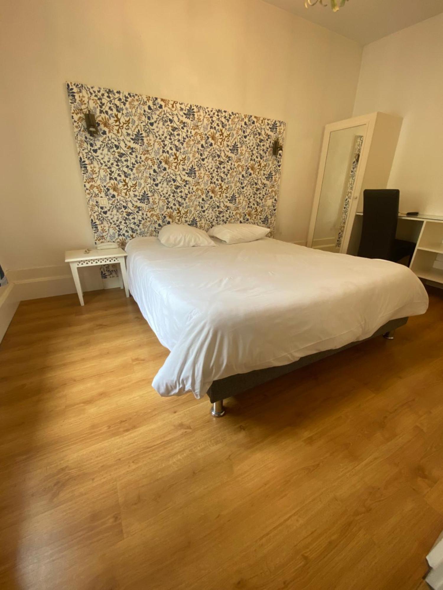 Logis Hotel De La Tour ลีบอร์น ภายนอก รูปภาพ