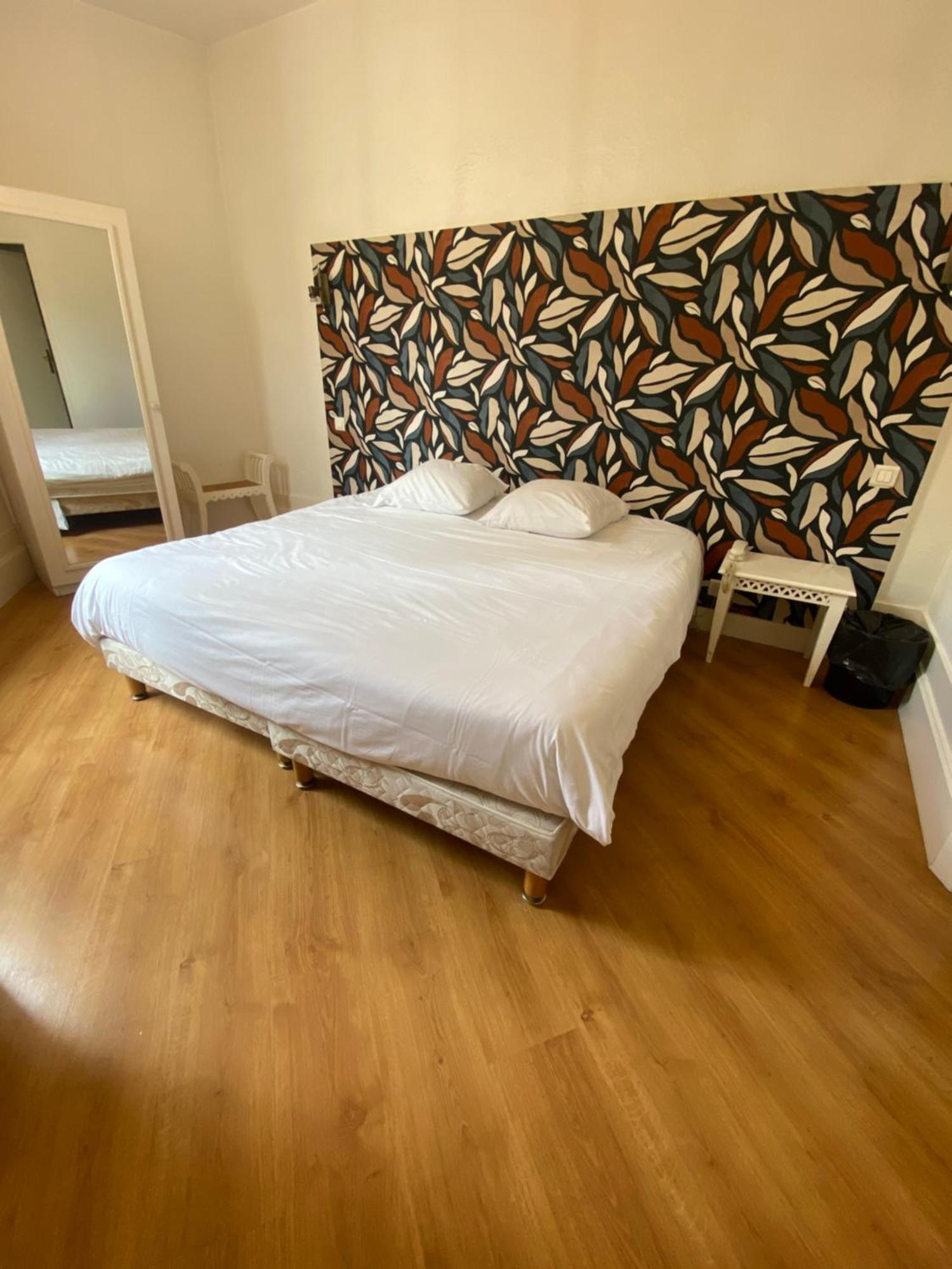 Logis Hotel De La Tour ลีบอร์น ภายนอก รูปภาพ